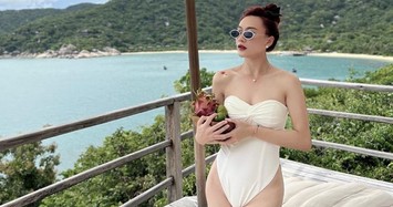 Bạn gái Vũ Văn Thanh mặc monokini xẻ cao đến hông, tôn thân hình "đồng hồ cát"