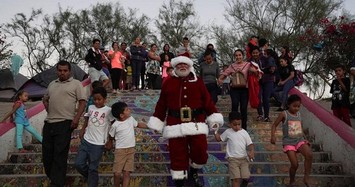 Muôn vẻ hình ảnh ông già Noel trên thế giới dịp lễ Giáng sinh