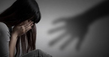Bé gái 12 tuổi bị cưỡng hiếp mang thai đôi