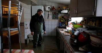 Người dân Pháp khốn khổ vì ngập lụt kinh hoàng