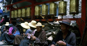 Tây Tạng năm 1987 sinh động qua ống kính John Mawer 