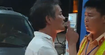 Tài xế xe biển xanh tát tới tấp cảnh sát giao thông ở Thanh Hóa