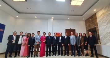 Chủ tịch VUSTA Phan Xuân Dũng chúc Tết cán bộ, nhân viên Viện Kinh tế và Phát Triển 