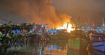 Đà Nẵng: Cháy 2 tàu cá đang neo đậu tại Âu thuyền Thọ Quang