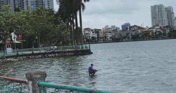 Video: Bật cười người đàn ông đứng giữa hồ để câu cá
