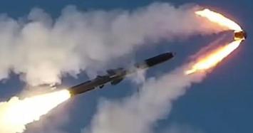 Khoảnh khắc tên lửa Nga phá hủy kho đạn dược của Ukraine