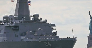 Tàu chiến Mỹ bị gắn... máy quay trộm trong nhà vệ sinh nữ