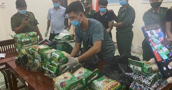 Bắt giữ hai thanh niên vận chuyển 40 kg ma túy đá từ Campuchia sang Việt Nam