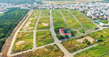 Khách hàng mua đất của Tổng công ty Thái Sơn căng băng rôn đòi quyền lợi