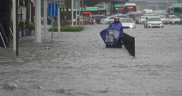 Cận cảnh Trung Quốc chìm trong biển nước do mưa lũ