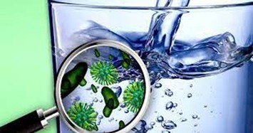 7 lý do chuyên gia khuyên ngừng uống nước đóng chai 