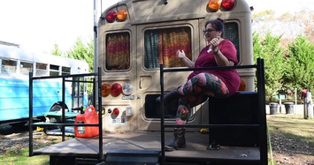 Dân chơi Mỹ độ xe buýt cũ chở học sinh thành nhà di động đặc biệt
