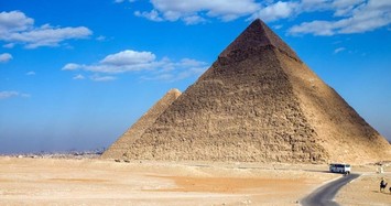 Bí ẩn tảng đá thiêng trên đỉnh kim tự tháp