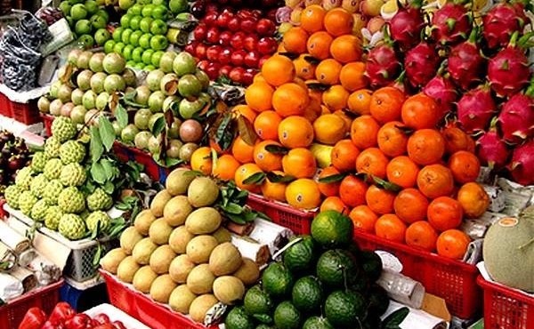 Thị trường trái cây nhộn nhịp vào mùa