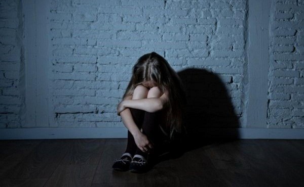 Bé gái 14 tuổi bị bắt cóc rồi cưỡng hiếp
