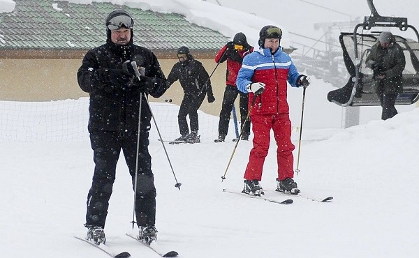 Chùm ảnh Tổng thống Nga Putin trượt tuyết cùng Tổng thống Belarus
