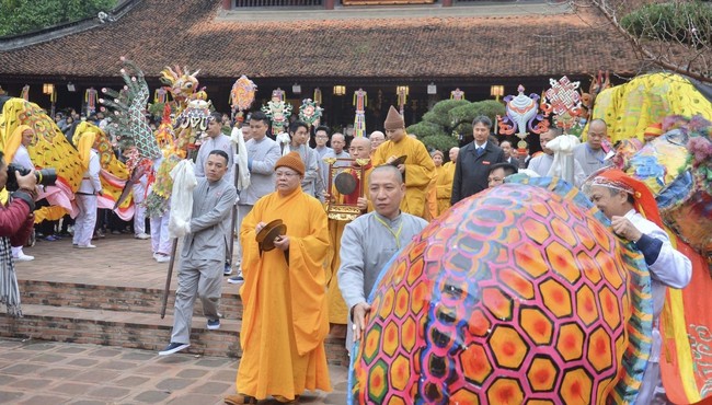 Hàng nghìn người khai hội chùa Hương  