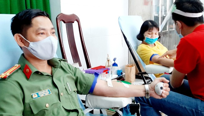 Giám đốc Công an Sóc Trăng cùng 444 cán bộ, chiến sĩ hiến máu cứu người