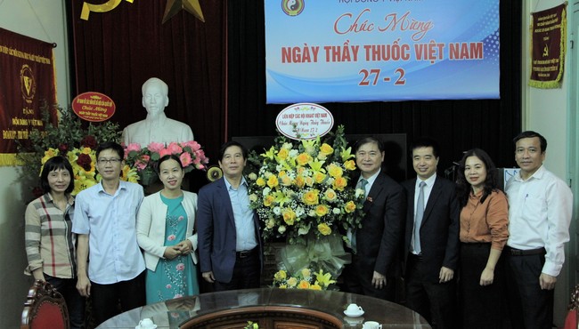 TSKH Phan Xuân Dũng thăm, chúc mừng Tổng hội Y học Việt Nam và Hội Đông y Việt Nam
