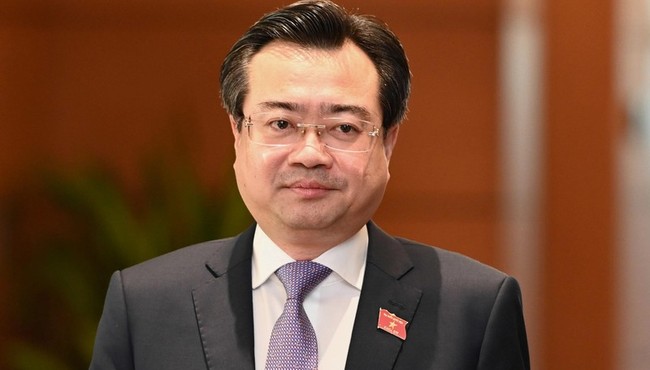 Bộ trưởng Xây dựng Nguyễn Thanh Nghị hôm nay đăng đàn trả lời chất vấn