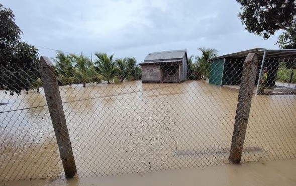 Các tỉnh từ Quảng Bình đến Khánh Hòa tiếp tục chống chọi đợt mưa lớn kéo dài