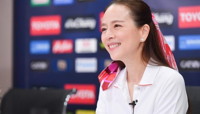 Trưởng đoàn đội tuyển bóng đá Thái Lan Madam Pang giàu cỡ nào?