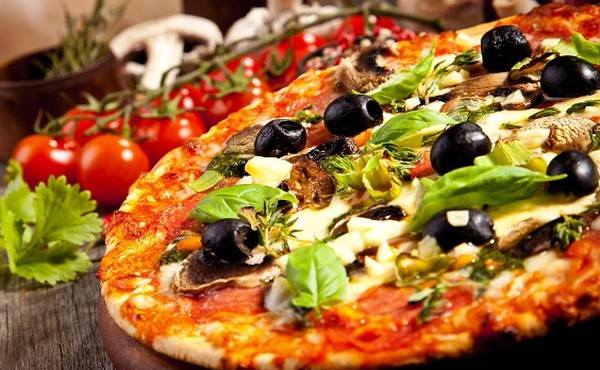 Thưởng thức pizza đại gia có giá gần 5 tỷ đồng
