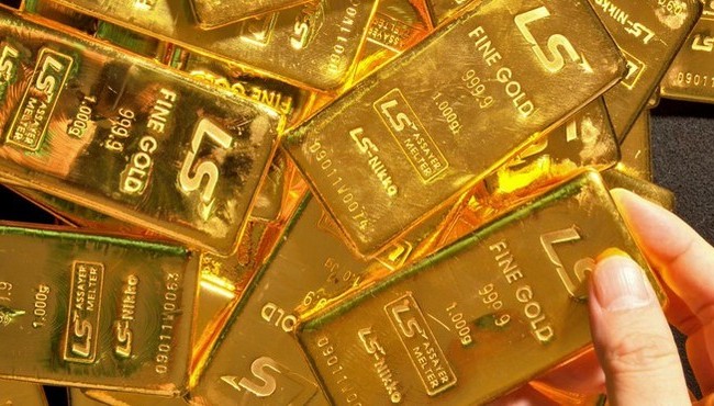 Giá vàng hôm nay: Vàng SJC bất ngờ giảm tới 350.000 đồng/lượng