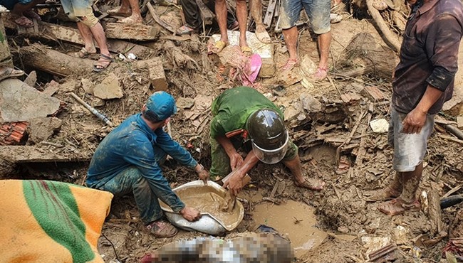 Vụ sạt lở ở Trà Leng: Cuộc tìm kiếm đong đầy nước mắt