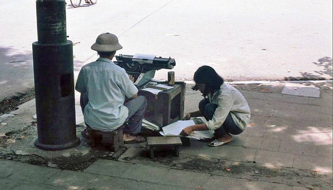 Những công việc thú vị trên đường phố Hà Nội đầu thập niên 1990 