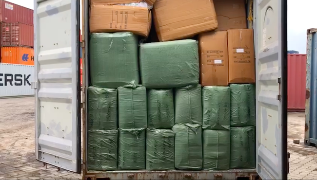 Phát hiện 1 container chứa 7 tấn hàng giả mạo nhập từ Trung Quốc