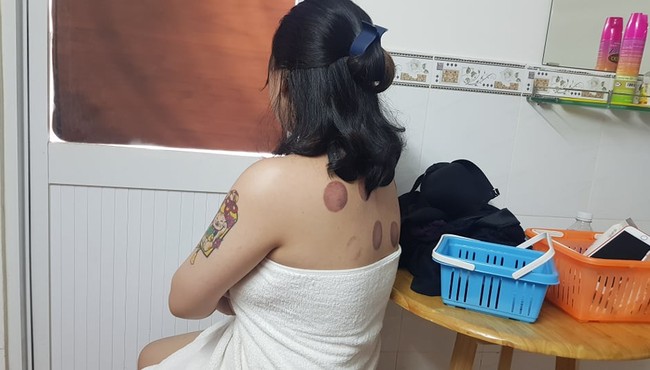 Hai nữ tiếp viên massage tắm tiên kích dục cho khách ở Sài Gòn
