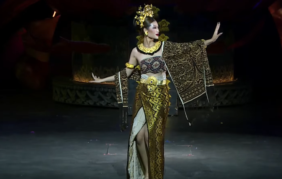 Hoa hậu Thiên Ân, Thùy Tiên trong trang phục truyền thống của Bali