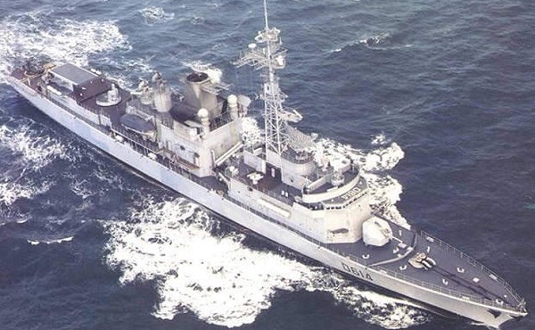 'Soi' tàu chiến 30 năm tuổi nặng 4000 tấn của Pháp