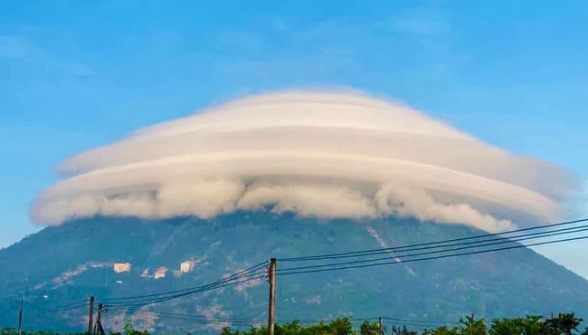 Vì sao có hiện tượng mây tụ trên núi Bà Đen như đĩa bay?