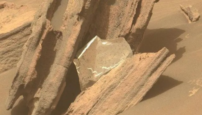 Sự thật về bức ảnh chụp rác trên sao Hỏa của NASA