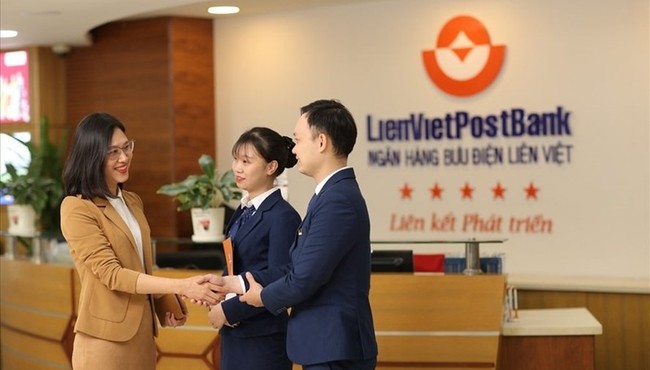 Lãnh đạo và người thân liên tục muốn bán cổ phiếu LPB của LienVietPostBank