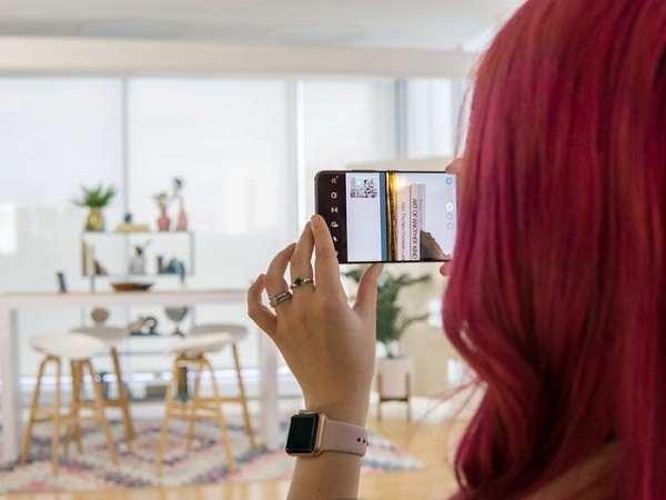 Man hinh dep, cam chat: Loat diem cong giup Samsung Galaxy S20 “qua mat” iPhone-Hinh-4