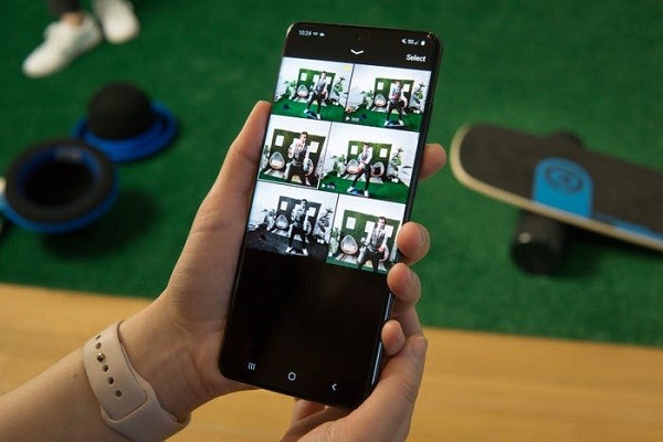 Man hinh dep, cam chat: Loat diem cong giup Samsung Galaxy S20 “qua mat” iPhone-Hinh-5