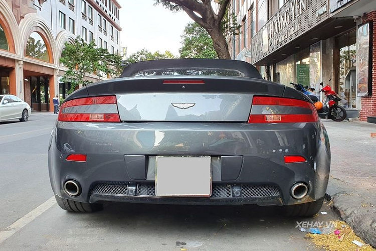 Sieu xe Aston Martin V8 Vantage Roadster doi chu 3 ty o Sai Gon-Hinh-2