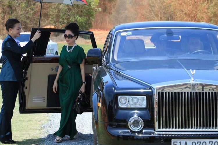 Ngam sieu xe Rolls-Royce Phantom bien than tai cua ong Bui Thanh Nhon-Hinh-2