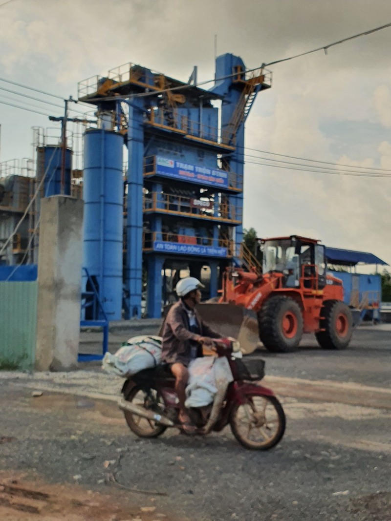 Phuoc Tan (Bien Hoa – Dong Nai): Vi sao nhieu tram tron be tong trai phep van ngang nhien hoat dong?-Hinh-2