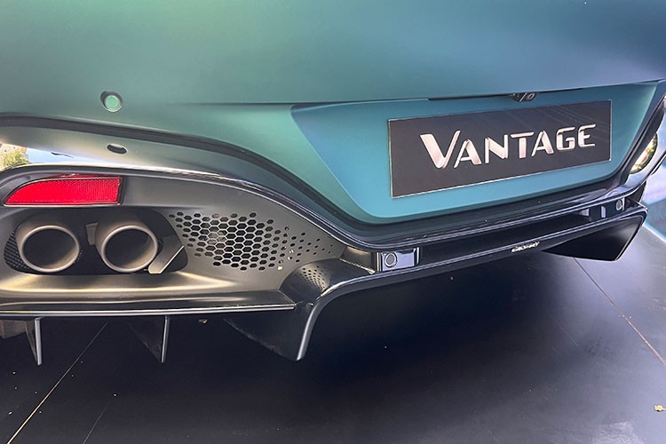 Aston Martin Vantage F1 Edition gia gan 19 ty dong cho dai gia Viet-Hinh-5