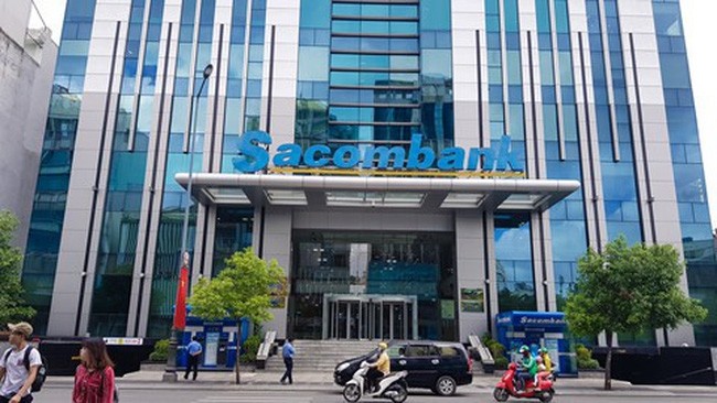 Sacombank-SBS bi phat vi cho khach hang mua khi khong du tien