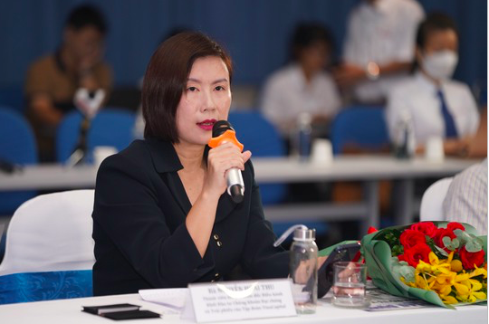 Ba Nguyen Hoai Thu - Cong ty Quan ly Quy VinaCapital: Nen cam lanh dao DN binh luan ve co phieu