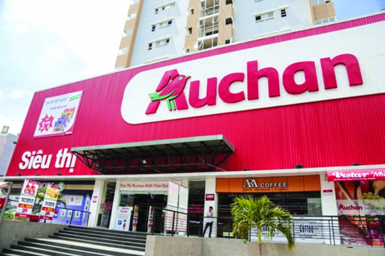 Sieu thi Auchan bi khach hang “to” ban trung co doi
