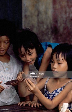 Chum anh tre em Viet Nam cuoi thap nien 1990 qua anh cua Patrick Guedj-Hinh-7