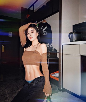 Hotgirl Tran Uong khoe body van nguoi thich-Hinh-4