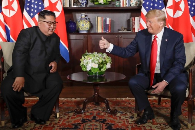 Hinh anh than thiet nong am cua Tong thong Donald Trump va Chu tich Kim Jong-un-Hinh-8