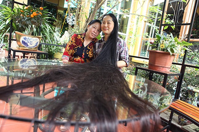 Chiêm ngưỡng mái tóc dài nhất Việt Nam tỏa hương kỳ lạ